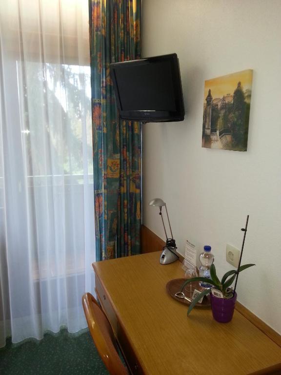 Hotel Koch Maingau Обертсхаузен Экстерьер фото